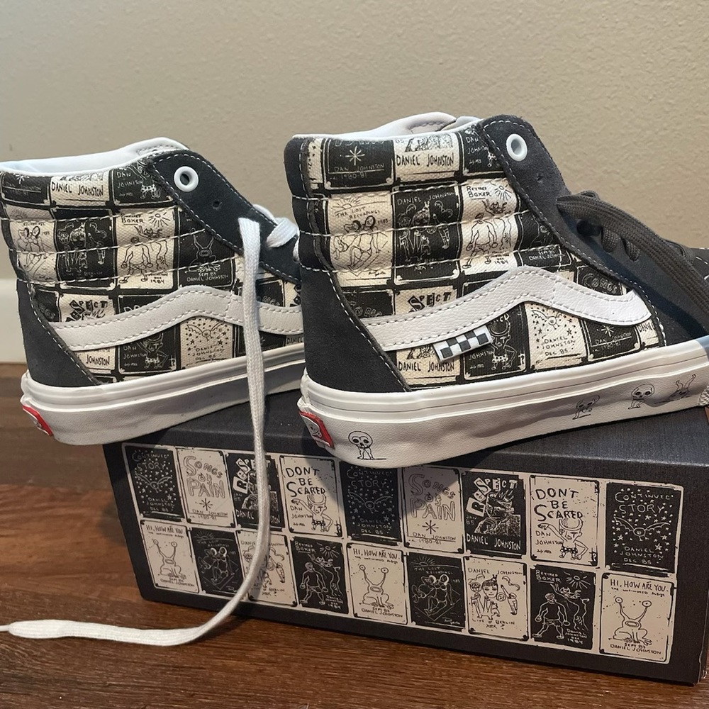 DANIEL JOHNSTON SKATE SK8-HI Vans - M5 W7